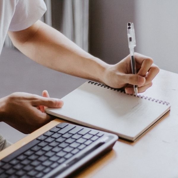 Fly Luxury, cursos online tenerife | Formación para azafatas, agencias de viajes, tripulante de cruceros, trabajo en el aeropuerto